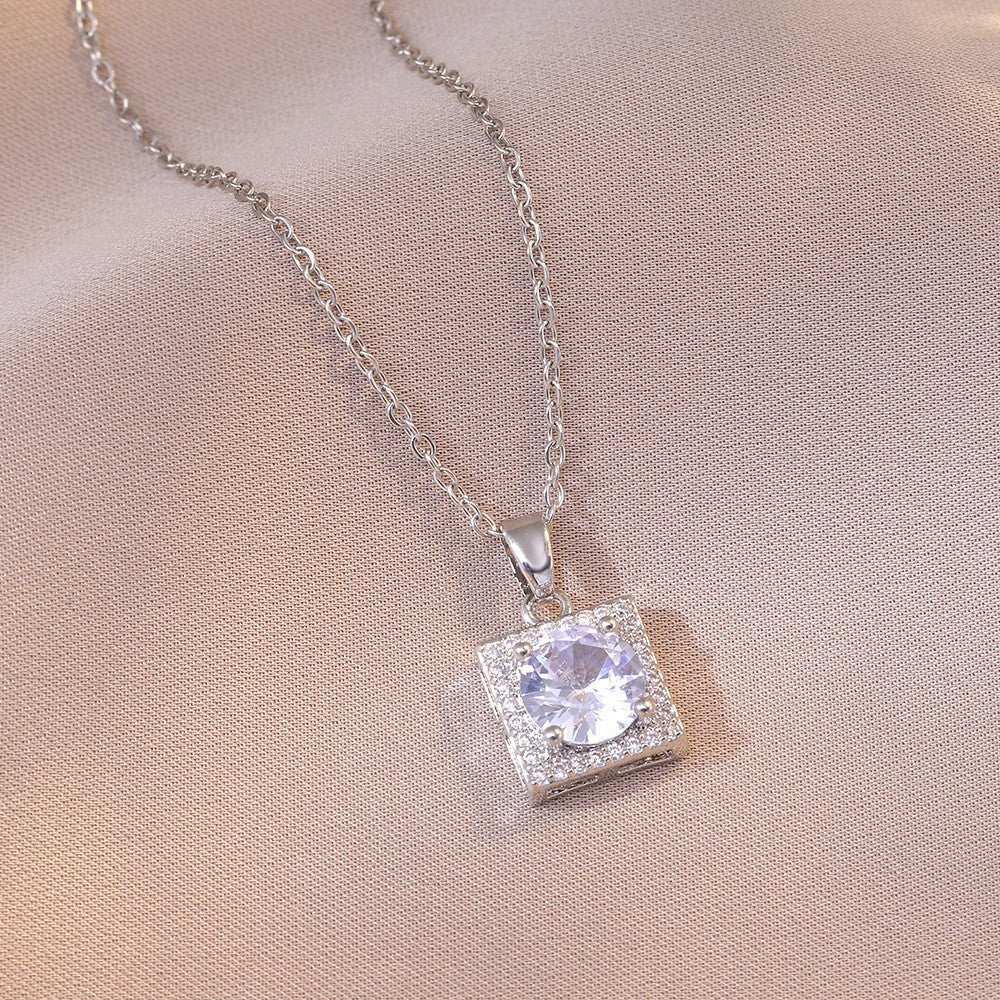 Women’s Love Heart Flower Necklace – Fashion Inlaid Pendant Jewelry