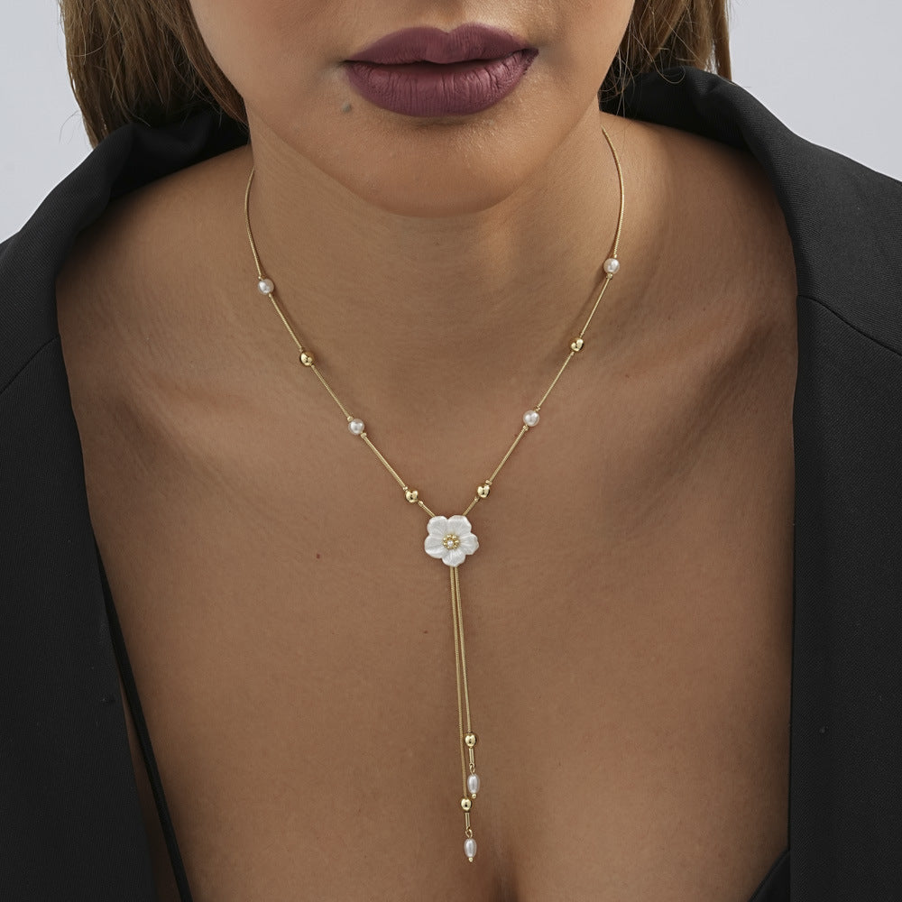 Resin Flower Tassel Pendant Necklace – Asymmetric Elegant Jewelry