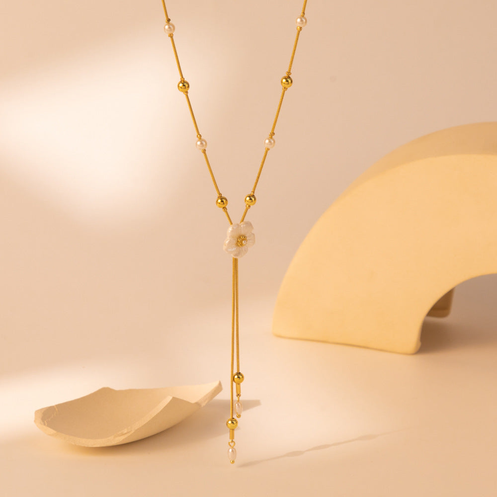 Resin Flower Tassel Pendant Necklace – Asymmetric Elegant Jewelry