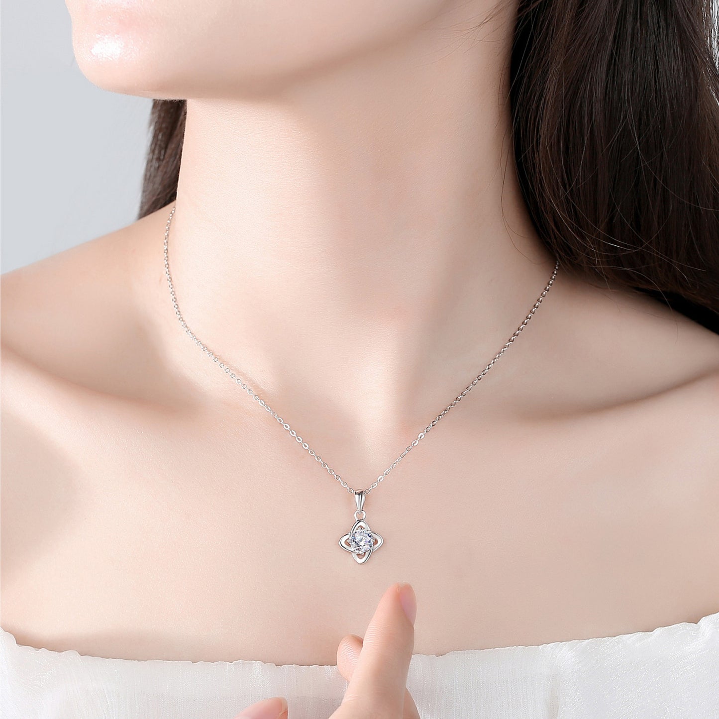 Minimalist Moissanite Pendant – Luxury Diamond Charm Necklace