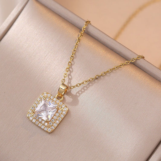 Women’s Love Heart Flower Necklace – Fashion Inlaid Pendant Jewelry